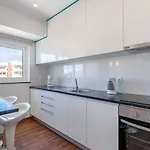 Apartmán Red Velvet 1 Bdr Flat With Balcony By Lovelystay