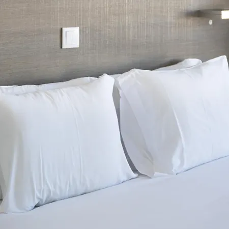 Red Velvet 1 Bdr Flat With Balcony By Lovelystay *