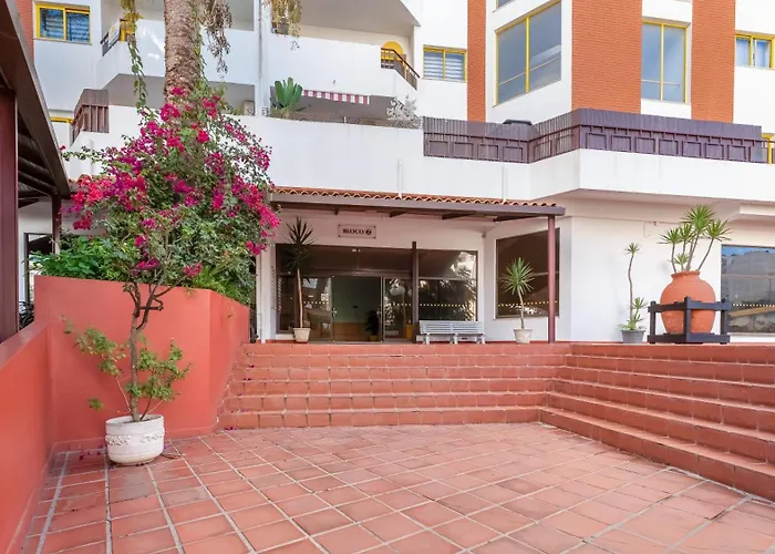 Red Velvet 1 Bdr Flat With Balcony By Lovelystay * Portimao