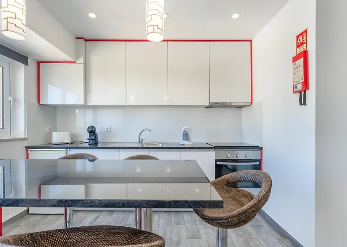 Red Velvet 1 Bdr Flat With Balcony By Lovelystay Apartment