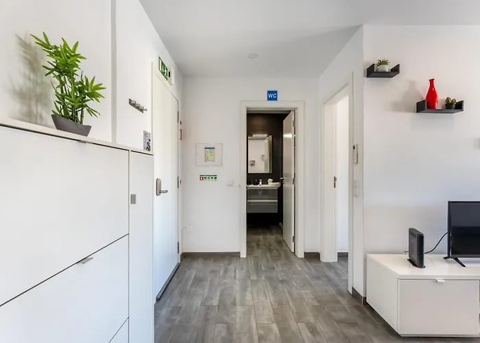 Red Velvet 1 Bdr Flat With Balcony By Lovelystay Portimao