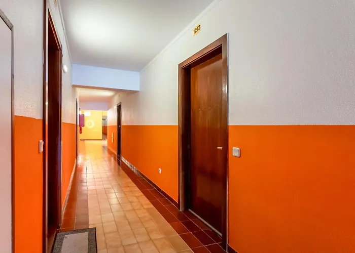 Red Velvet 1 Bdr Flat With Balcony By Lovelystay * Portimao