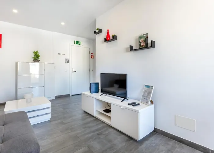 Apartment Red Velvet 1 Bdr Flat With Balcony By Lovelystay *