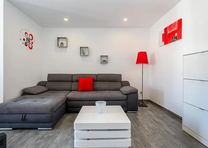 Red Velvet 1 Bdr Flat With Balcony By Lovelystay Apartment Portimao