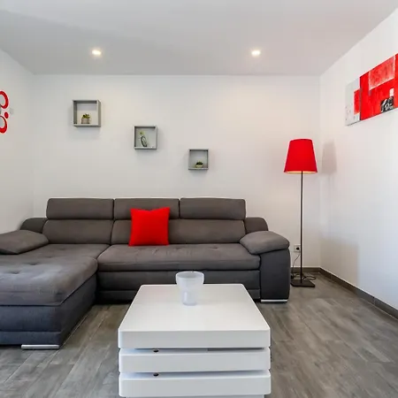 Red Velvet 1 Bdr Flat With Balcony By Lovelystay Apartment Portimao