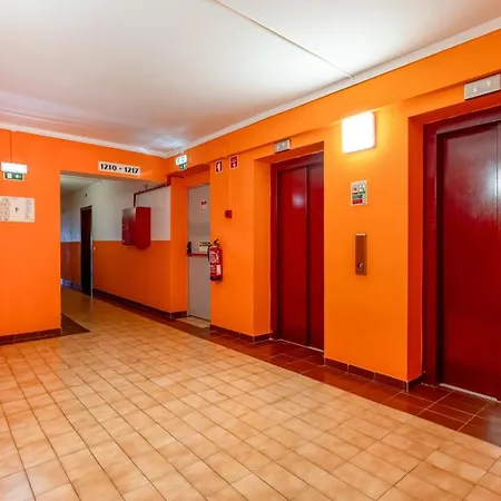 Red Velvet 1 Bdr Flat With Balcony By Lovelystay *