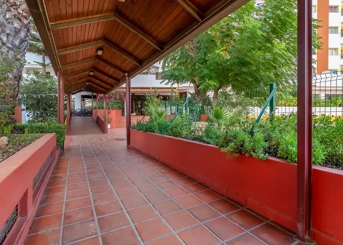 Red Velvet 1 Bdr Flat With Balcony By Lovelystay *