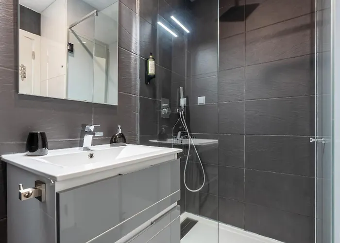 Appartamento Red Velvet 1 Bdr Flat With Balcony By Lovelystay